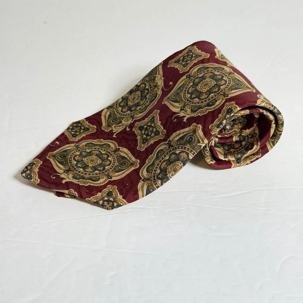Vintage Villa Bugatti 100% Italian Silk Tie Burgundy Medallion Foulard USA